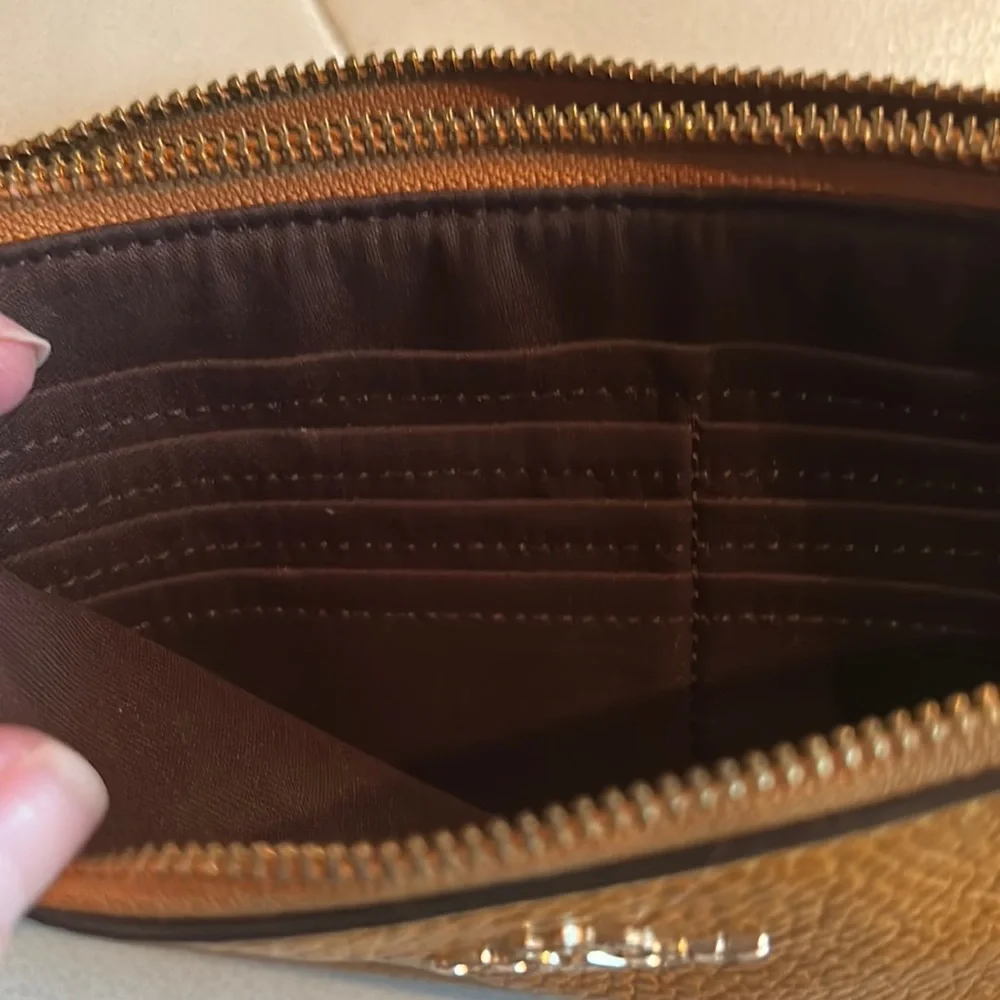 Coach Double Zip Wallet in Redwood C5610 Leather Wristlet Pouch Gold Accents